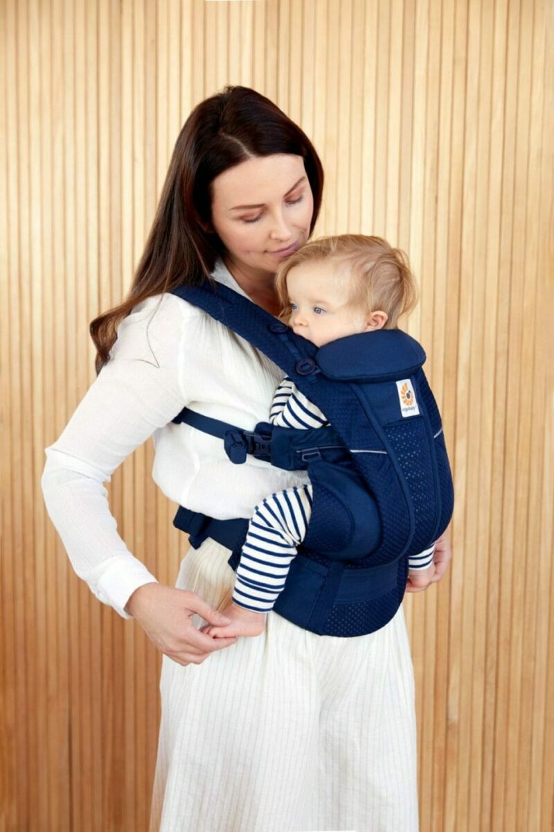 Ergonomska i prozračna nosiljka Ergobaby Omni Breeze