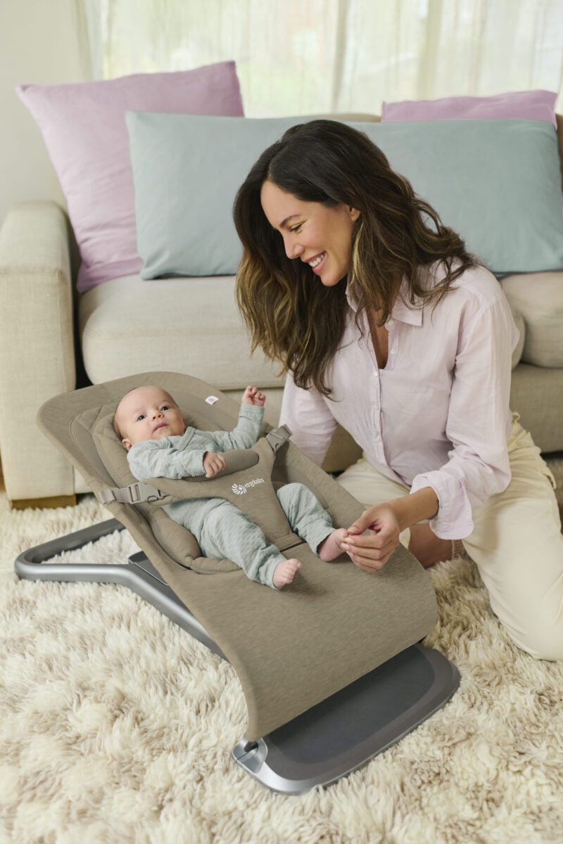 Ergobaby Evolve ležaljka 3u1 – Soft Olive - Slika 6