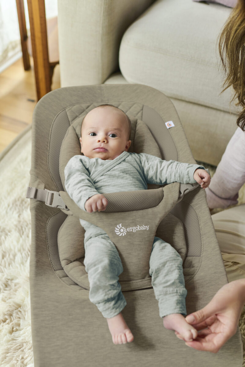 Ergobaby Evolve ležaljka 3u1 – Soft Olive - Slika 5