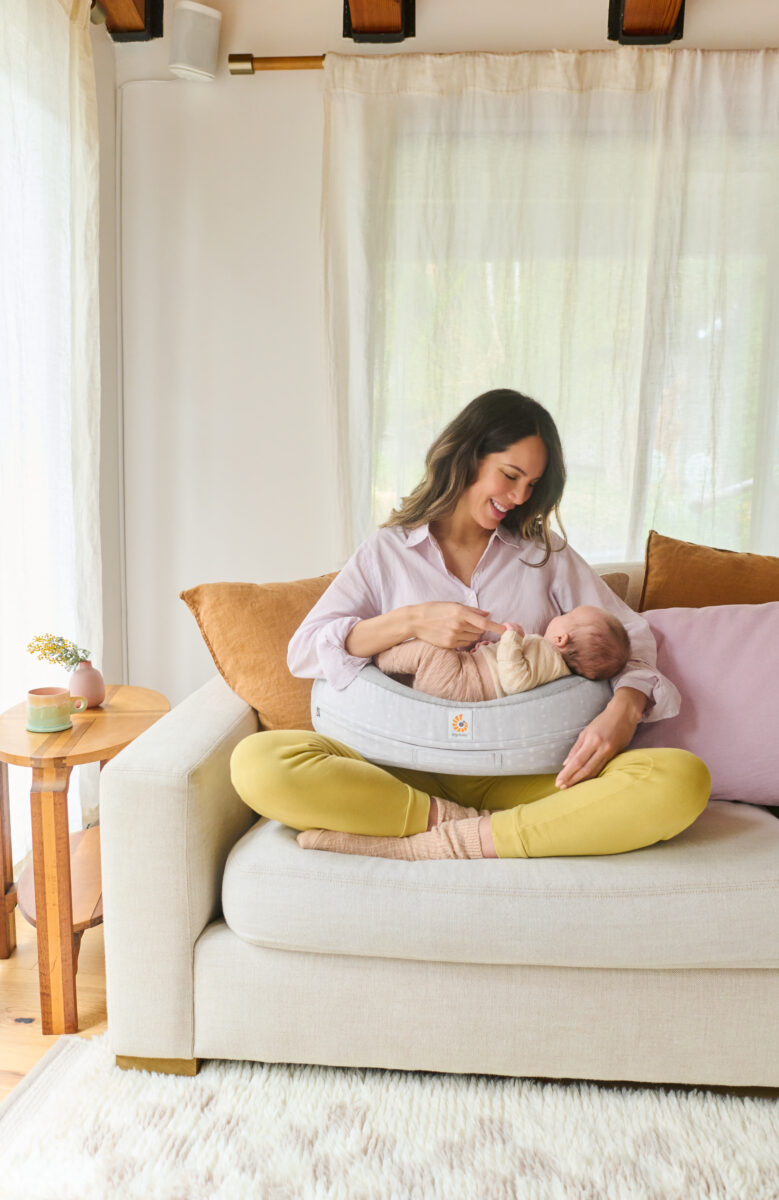 Ergobaby jastuk za dojenje s pojasom - Moonlight Grey - Slika 3