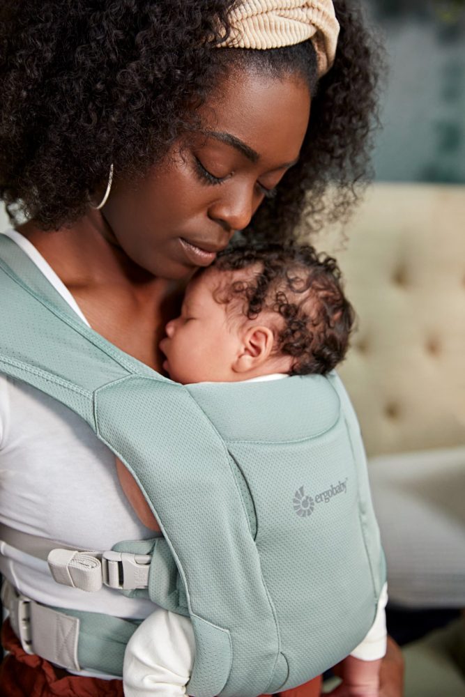 Ergobaby Embrace Soft Air Mesh nosiljka Sage - OŠTEĆENA AMBALAŽA - Slika 7