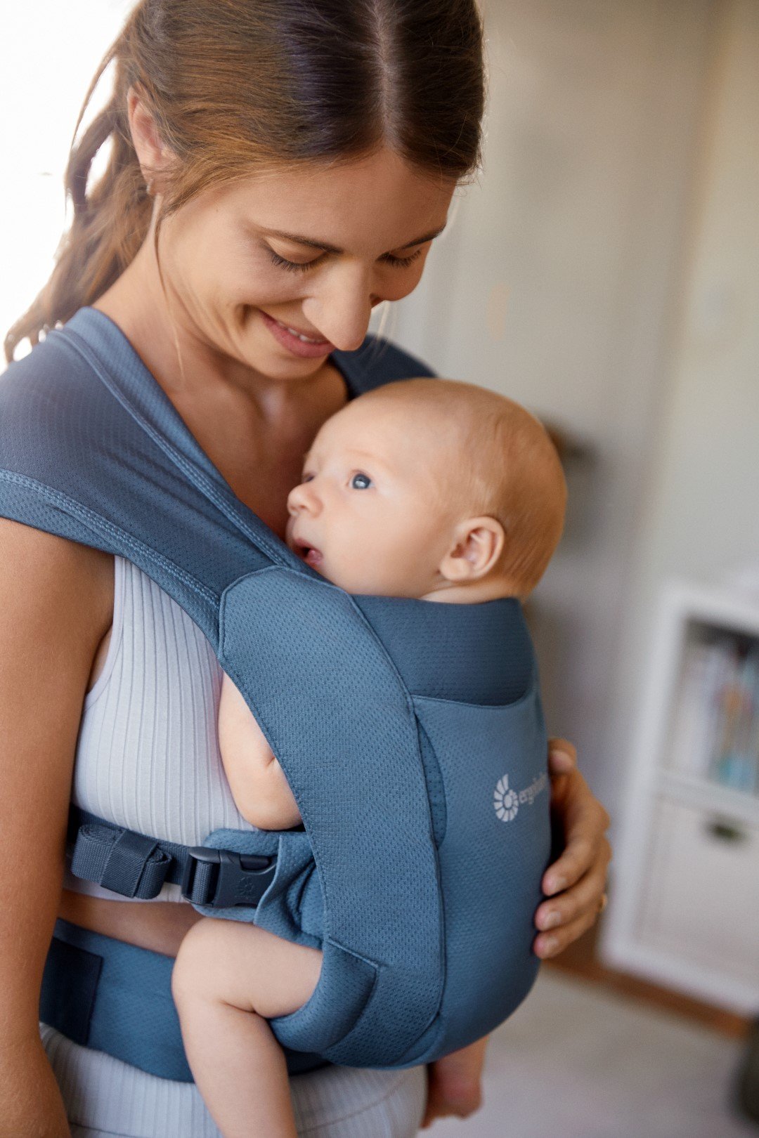 Ergobaby Embrace Soft Air Mesh nosiljka, Plava - Slika 12